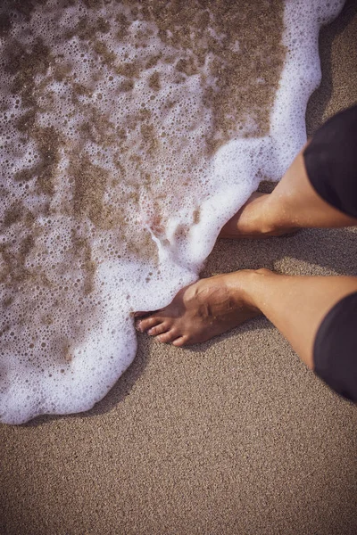 Persoon Die Het Water Staat Aan Een Strand Hawaï — Stockfoto