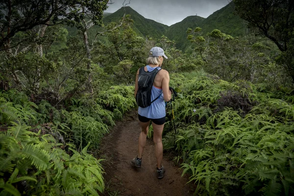 Blonde Woman Wearing Black Backpacking Hiking Hawaii — Stock Photo, Image