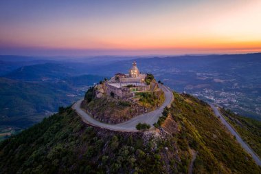 Mondim de Basto, Portekiz 'deki Sinyora da Graca kilisesinin insansız hava aracı görüntüsü