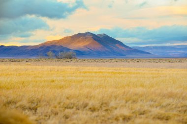 Güneydoğu Oregon Alvord Çölü 'ndeki dağlar