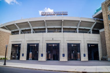 Notre Dame, IN, ABD - 1 Temmuz 2018 Kampüsün ve bahçenin içerisi