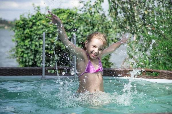 Little Blonde Girl Having Fun Swimming Pool — Stock Photo, Image