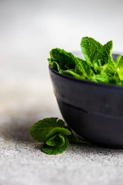 Taze nane yapraklı organik gıda konsepti