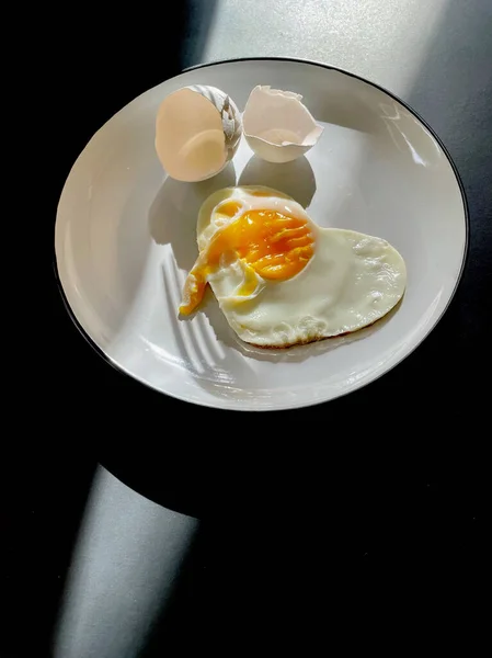 Fried Egg Form Heart White Plate Shells — Stock Photo, Image