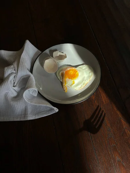 Fried Egg Form Heart White Plate Shell — Stock Photo, Image