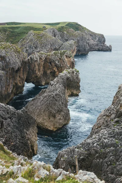 Falésias Costa Cantábria Lado Praia Dia Nublado — Fotografia de Stock