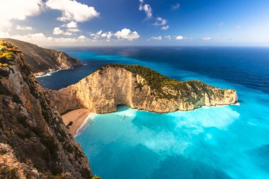 Zakynthos adasındaki İyon denizinin gök mavisi renkleri