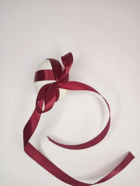 Egg Decorated Burgundy Ribbon Bow — Stock Photo, Image