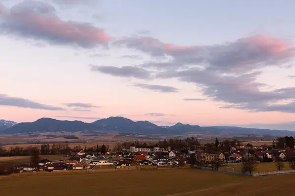 Západ Slunce Nad Obcí Trebostovo Pohořím Velka Fatra — Stock fotografie