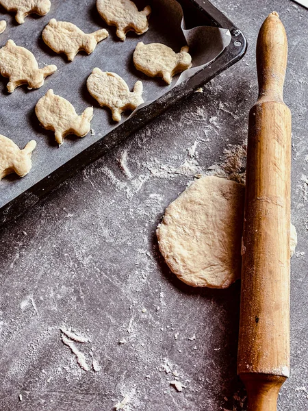 Mattarello Giace Sulla Pasta Biscotto — Foto Stock