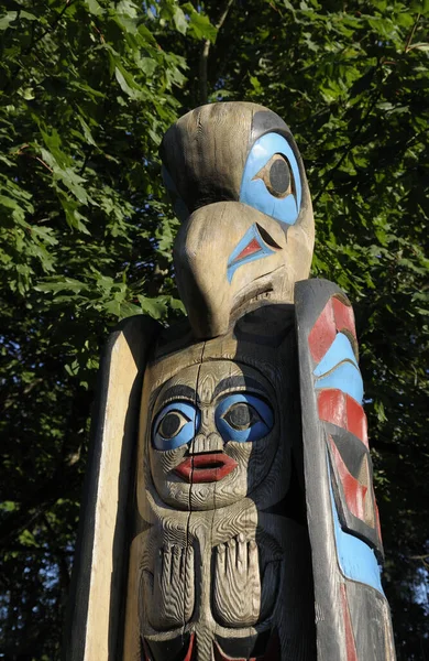 Eagle Totem Quw Utsun Cultural Conference Centre Duncan British Columbia — Stockfoto