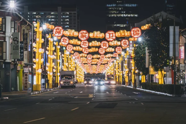 Decoraciones Año Nuevo Chino Largo Una Carretera Principal Cuatro Carriles — Foto de Stock