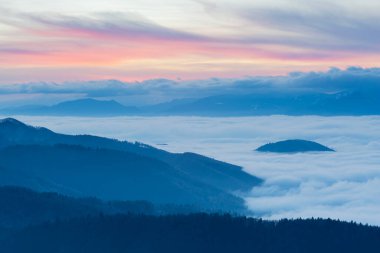 Slovakya 'nın Turiec bölgesindeki Mala ve Velka Fatra dağlarının manzarası