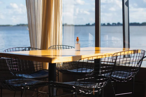 Tavolo Vuoto Caffè Con Vista Sul Lago Chaskomus — Foto Stock