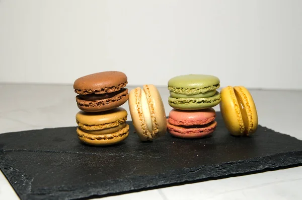 Deliziosi Dolci Macaron Colorati Sfondo Bianco — Foto Stock