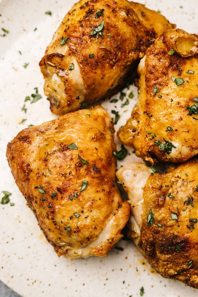 Overhead Closeup Spicy Air Fried Chicken Thighs — Stock Photo, Image