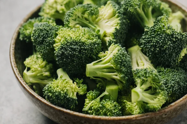 Primo Piano Fiori Broccoli Una Ciotola — Foto Stock