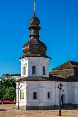 Kyiv, Ukrayna 07.11.2020. Ukrayna, Kyiv 'deki Aziz Michaels Altın Kubbe Manastırı, güneşli bir yaz sabahı