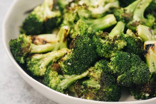 Broccoli Alla Griglia Una Ciotola — Foto Stock