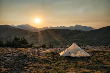 Colorado 'da, Kutsal Haç' taki kampta gün doğumu.