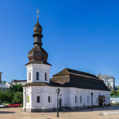 Kyiv, Ukrayna 07.11.2020. Ukrayna, Kyiv 'deki Aziz Michaels Altın Kubbe Manastırı, güneşli bir yaz sabahı