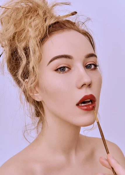 Potrait Mujer Atractiva Joven Con Pelo Blanco Plateado Estudio Arte — Foto de Stock