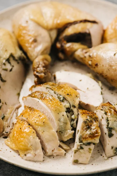 Sliced Pieces Slow Cooked Herb Chicken — Stock Photo, Image