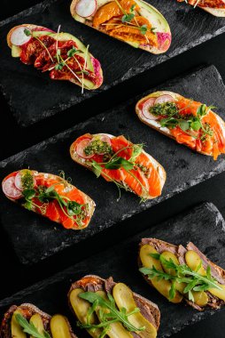 çeşitli atıştırmalıklar. Menü. en üstteki görünüm.