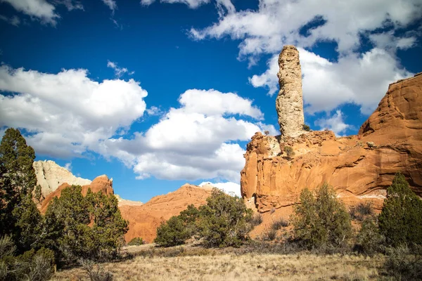 Kodachrome Havzası Eyalet Parkı 'ndaki kaya oluşumunun muhteşem bir görüntüsü