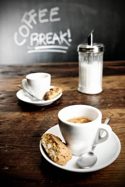 Espresso break with delicious cantuccini; \