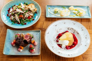 Tabakta et ve sebze. Menü. en üstteki görünüm