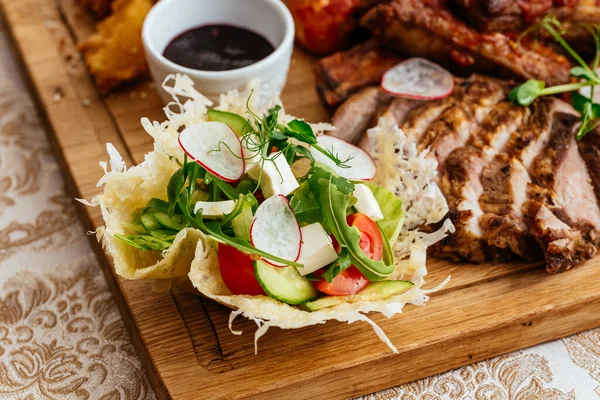 Fleisch Und Gemüse Auf Einem Teller Menü Ansicht Von Oben — Stockfoto