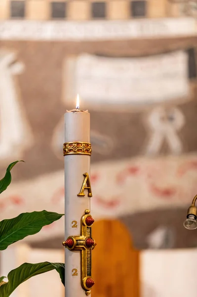 Suuri Kynttilä Palaa Kirkon Seremonia — kuvapankkivalokuva
