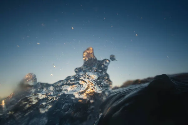 海の中に水が落ちる — ストック写真
