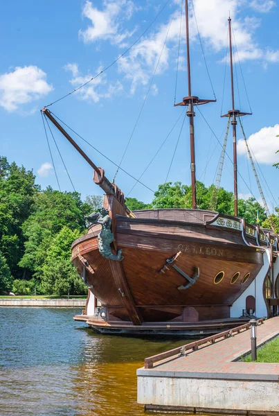 Kiev Oekraïne 2020 Houten Galjoen Schip Schip Restaurant Mezhyhirya Residence — Stockfoto