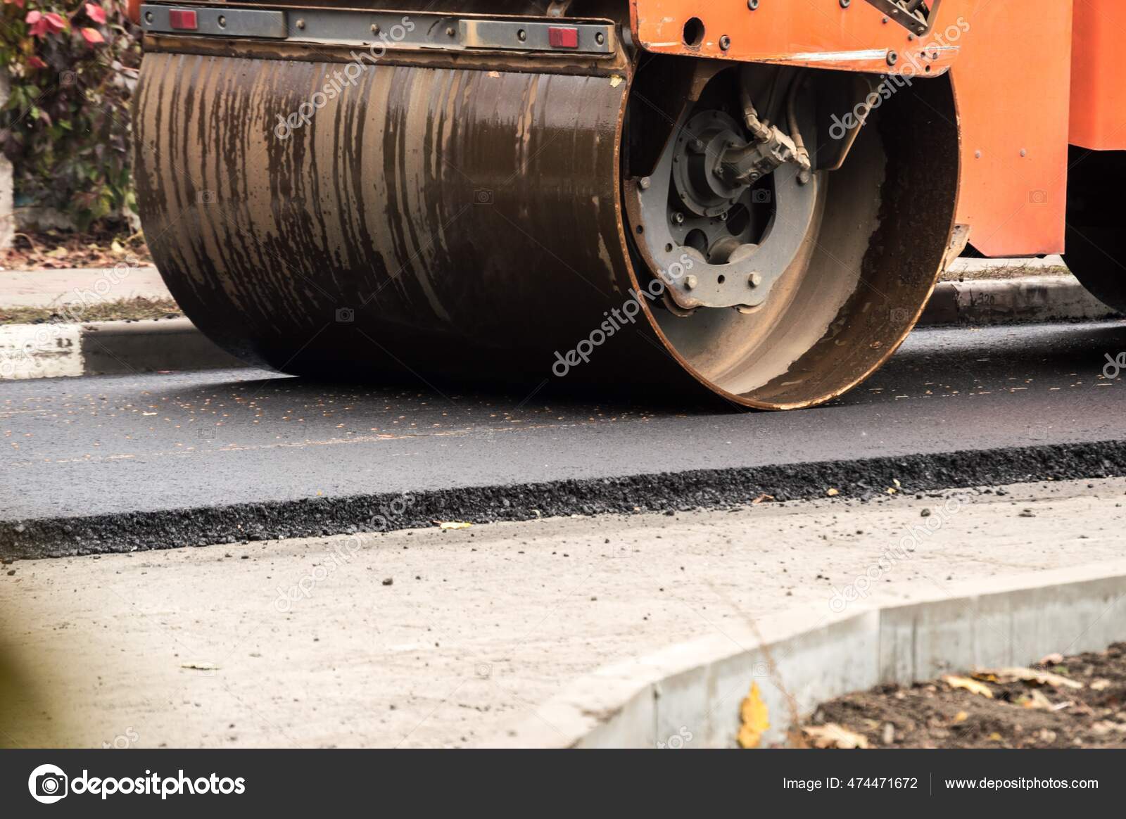 Laying Asphalt Road Roller Tamping Asphalt Stock Photo by ©Cavan 474471672