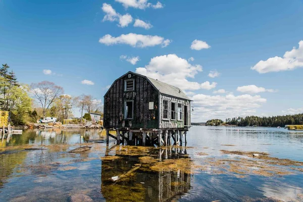 Cundys Harbor Maine Coastline Floating Abanabandoned Building — 图库照片