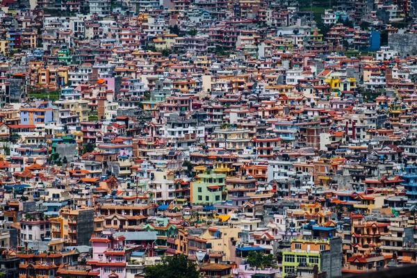 ネパールのカラフルな家を特徴とするカトマンズの街並み — ストック写真