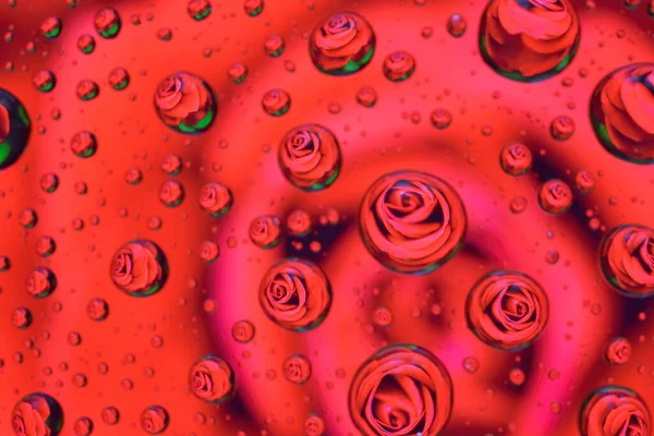 Una Rosa Roja Reflejada Unas Gotas Agua — Foto de Stock