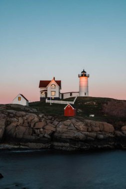Nubble Deniz Fenerinin Üzerindeki Son Işık Maine Günbatımı