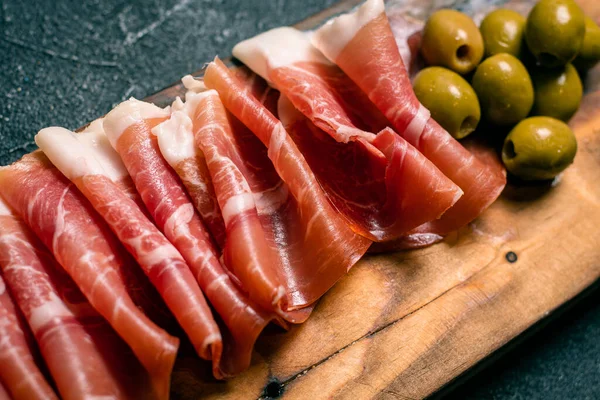 Jamon Serrano Crudo Aceitunas — Fotografia de Stock