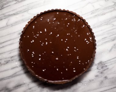 Tuzlu Karamel Kara Çikolatalı Ganache Turtası
