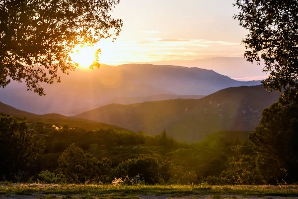 Paisagem Verão Campo Com Montanhas Pôr Sol França — Fotografia de Stock