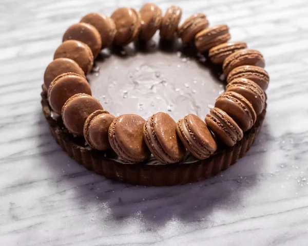 Arroz Caramelo Salgado Chocolate Escuro Com Macarons — Fotografia de Stock