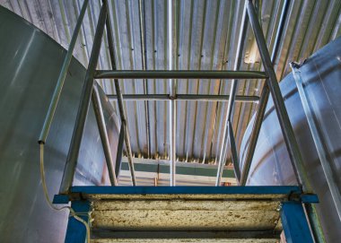 Tekila ve diğer ruhları depolamak için paslanmaz çelik depolama tankları