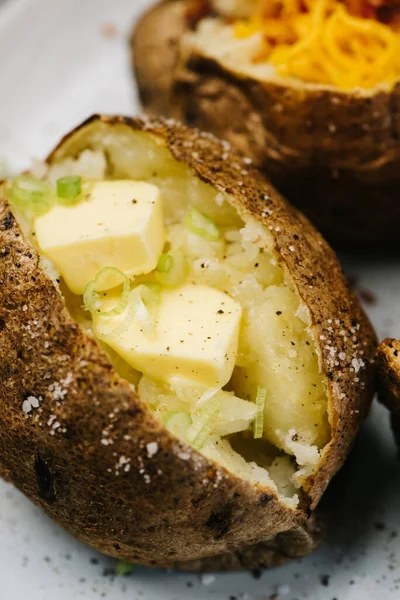 Patatas Horno Con Mantequilla Cebolla Verde —  Fotos de Stock