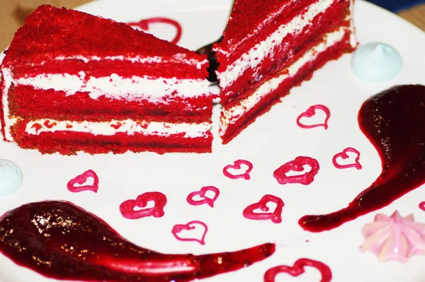 Kuchen Auf Weißem Teller Mit Marmelade Herzform — Stockfoto