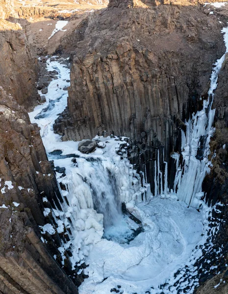 Cascada Litlanesfoss Congelada Con Columnas Basalto Desde Vista Aérea —  Fotos de Stock