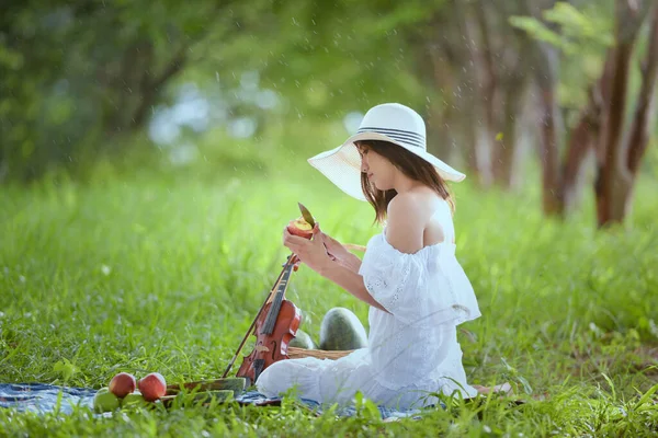 Relaxing Young Woman Standing Meadow — Stock Photo, Image