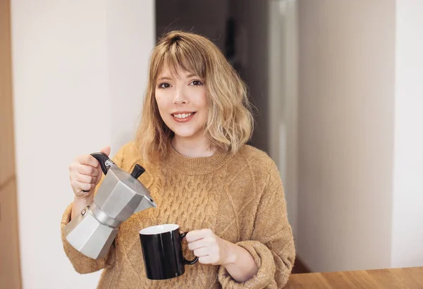 Young Woman Sweater Holding Moka Pot Black Mug — Stockfoto